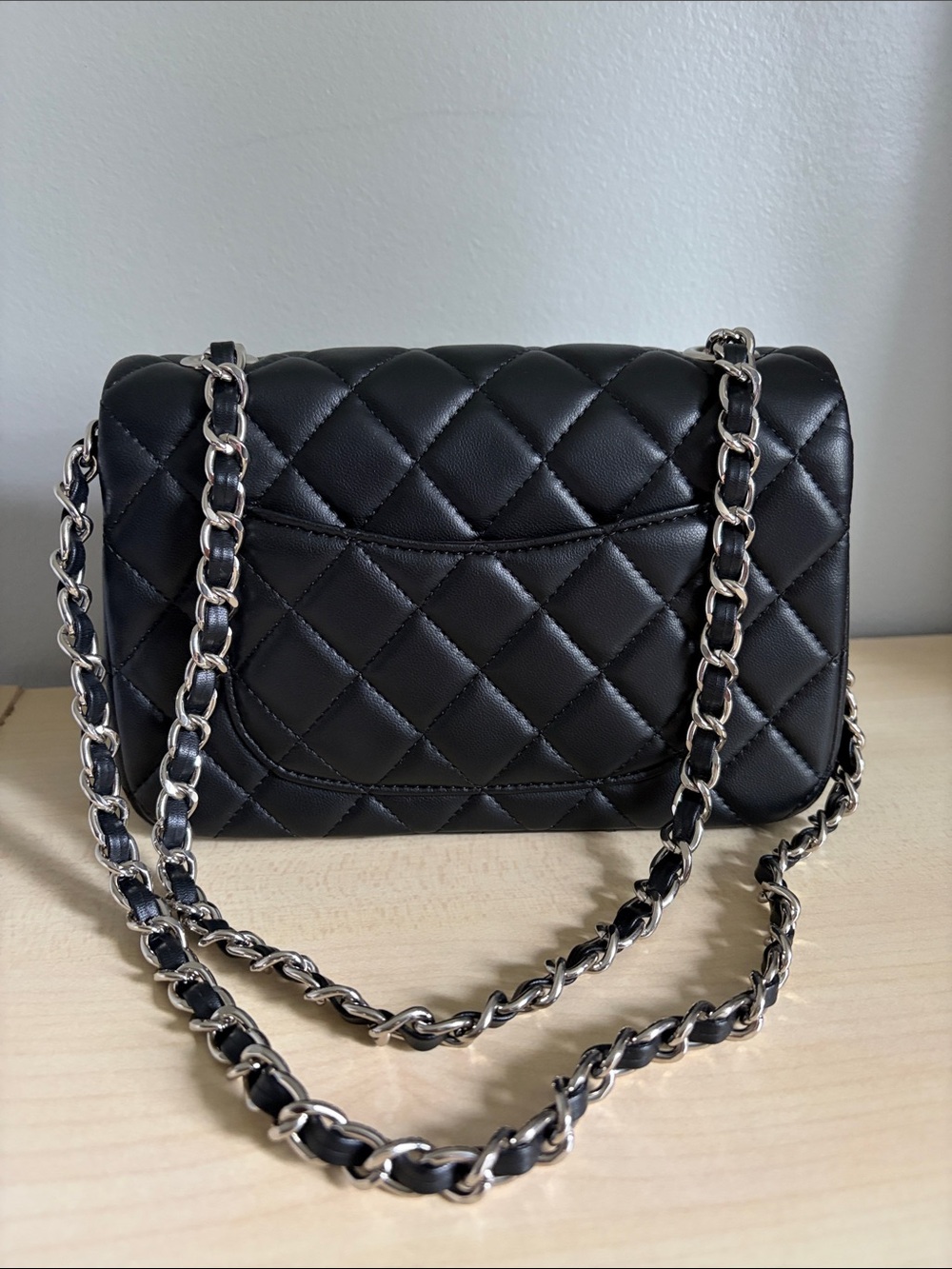 Quilted Chain Strap Shoulder Bag in Black